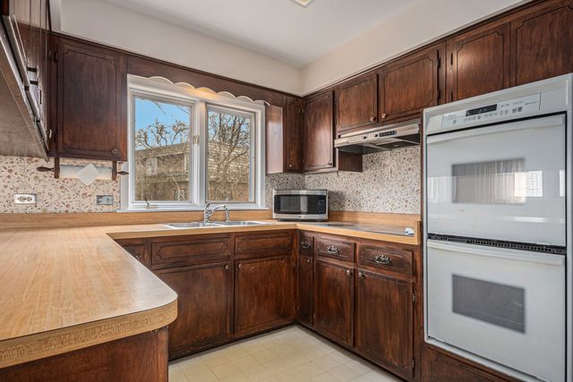 1421 Berry Lane, Flossmoor, IL 60422