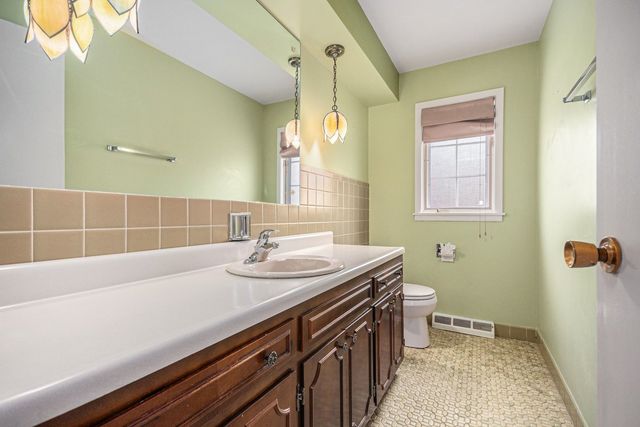 1421 Berry Lane, Flossmoor, IL 60422