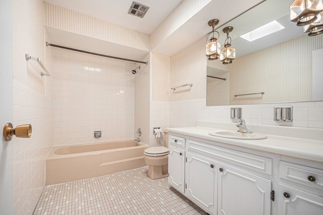 1421 Berry Lane, Flossmoor, IL 60422