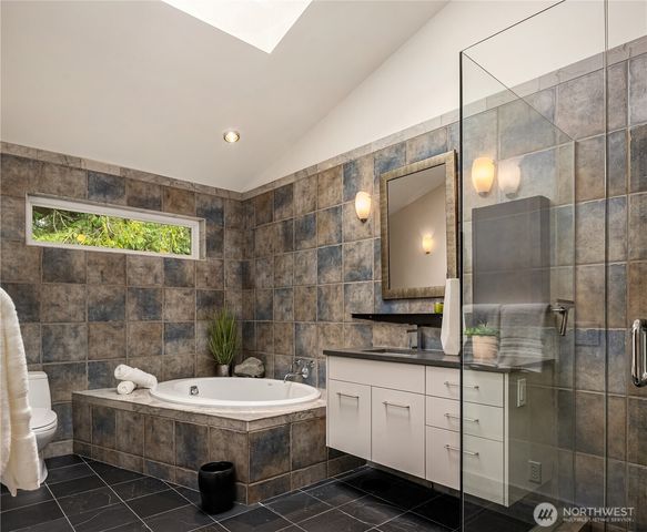11223 109th Avenue NE, Kirkland, WA 98033