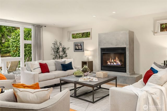11223 109th Avenue NE, Kirkland, WA 98033