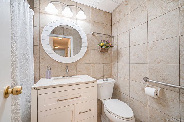460 Old Town Road 3G, Port Jefferson, NY 11776