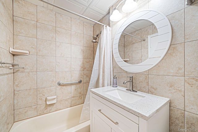 460 Old Town Road 3G, Port Jefferson, NY 11776