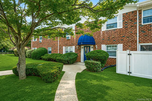 460 Old Town Road 3G, Port Jefferson, NY 11776