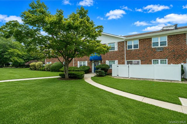 460 Old Town Road 3G, Port Jefferson, NY 11776