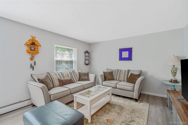460 Old Town Road 3G, Port Jefferson, NY 11776