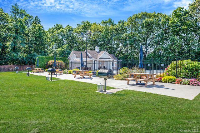 460 Old Town Road 3G, Port Jefferson, NY 11776