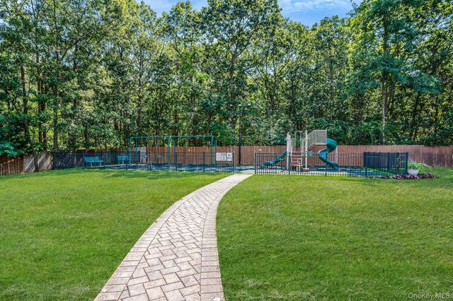 460 Old Town Road 3G, Port Jefferson, NY 11776