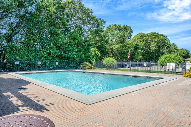 460 Old Town Road 3G, Port Jefferson, NY 11776
