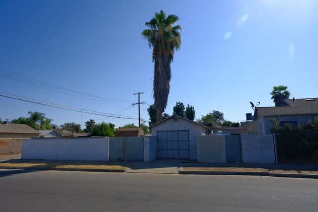 3805 E Heaton Avenue, Fresno, CA 93702
