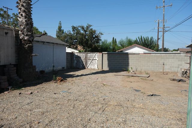3805 E Heaton Avenue, Fresno, CA 93702