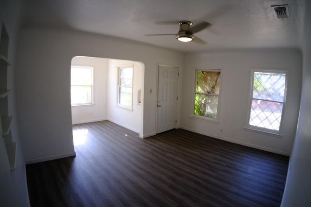 3805 E Heaton Avenue, Fresno, CA 93702