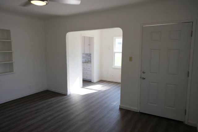3805 E Heaton Avenue, Fresno, CA 93702