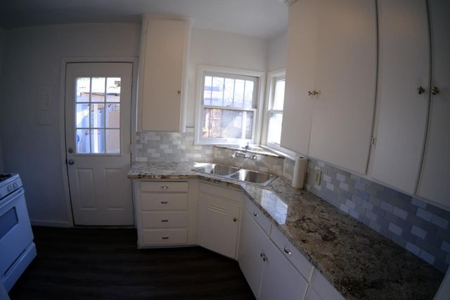 3805 E Heaton Avenue, Fresno, CA 93702