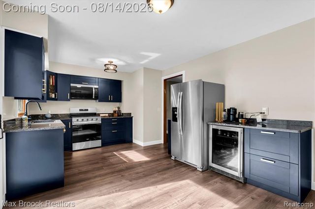 1753 Weymouth Street, West Bloomfield, MI 48324