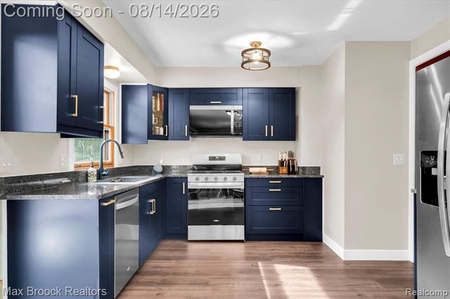 1753 Weymouth Street, West Bloomfield, MI 48324