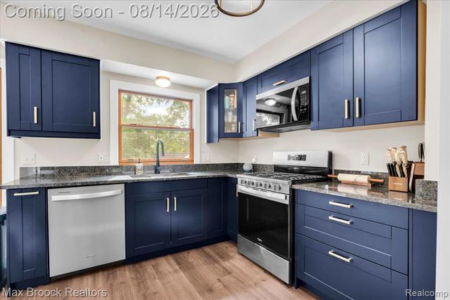 1753 Weymouth Street, West Bloomfield, MI 48324