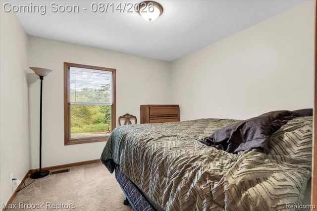 1753 Weymouth Street, West Bloomfield, MI 48324