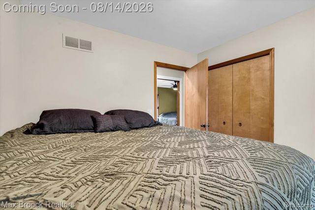 1753 Weymouth Street, West Bloomfield, MI 48324