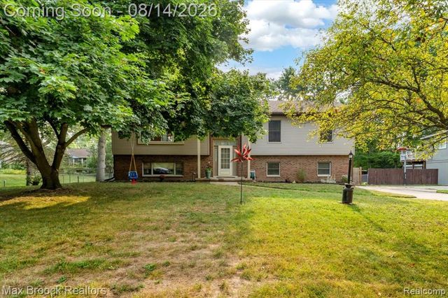 1753 Weymouth Street, West Bloomfield, MI 48324