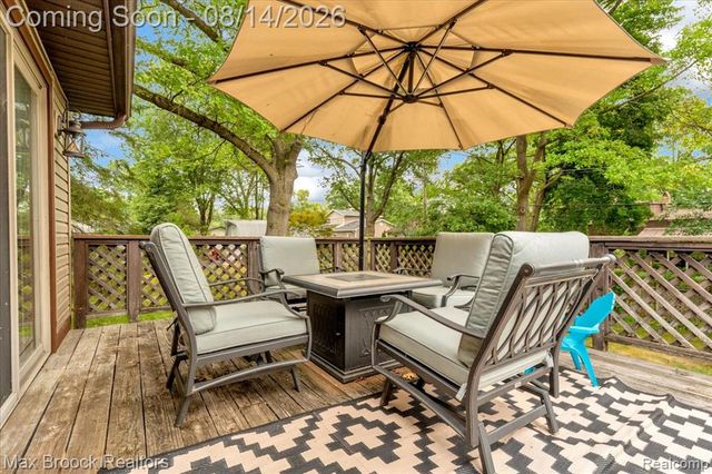 1753 Weymouth Street, West Bloomfield, MI 48324