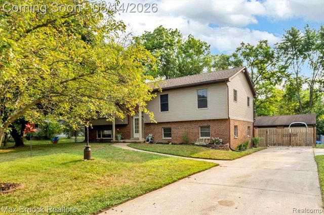 1753 Weymouth Street, West Bloomfield, MI 48324