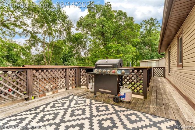 1753 Weymouth Street, West Bloomfield, MI 48324