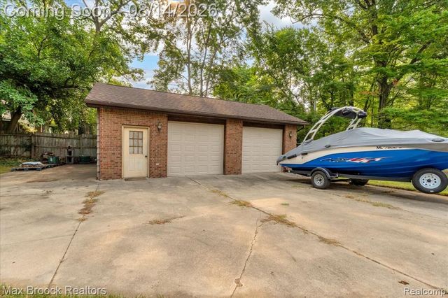 1753 Weymouth Street, West Bloomfield, MI 48324