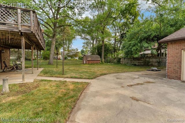 1753 Weymouth Street, West Bloomfield, MI 48324
