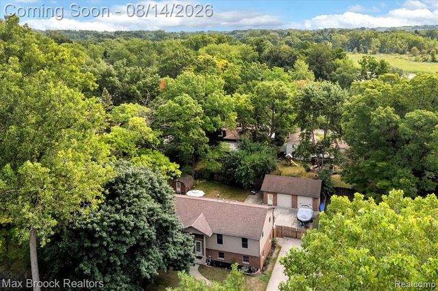1753 Weymouth Street, West Bloomfield, MI 48324