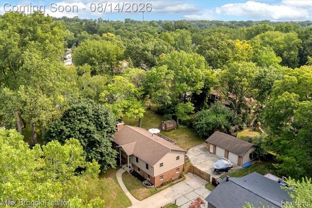 1753 Weymouth Street, West Bloomfield, MI 48324