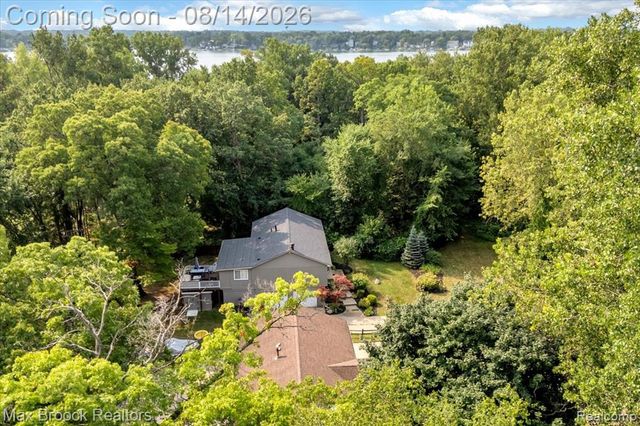 1753 Weymouth Street, West Bloomfield, MI 48324