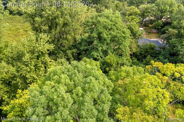 1753 Weymouth Street, West Bloomfield, MI 48324