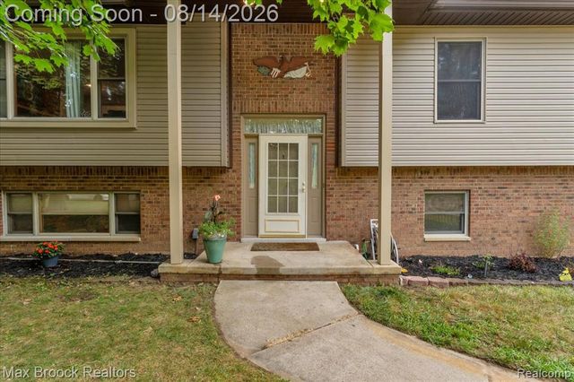 1753 Weymouth Street, West Bloomfield, MI 48324