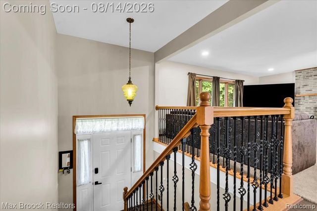 1753 Weymouth Street, West Bloomfield, MI 48324