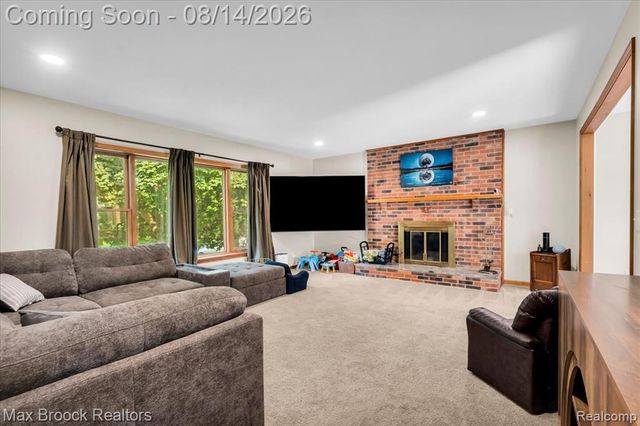 1753 Weymouth Street, West Bloomfield, MI 48324