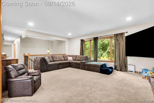 1753 Weymouth Street, West Bloomfield, MI 48324