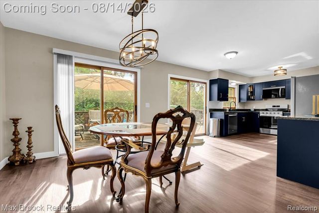 1753 Weymouth Street, West Bloomfield, MI 48324