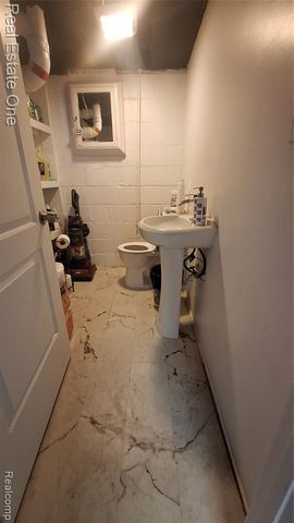 15094 Strathmoor Street, Detroit, MI 48227