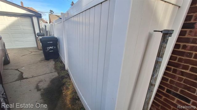 15094 Strathmoor Street, Detroit, MI 48227