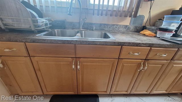 15094 Strathmoor Street, Detroit, MI 48227