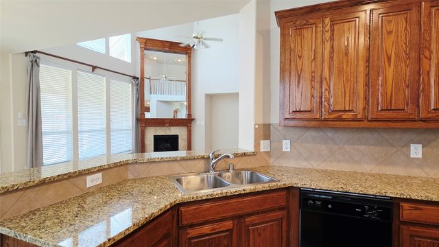 1902 Smoke Tree Trail, Garland, TX 75040
