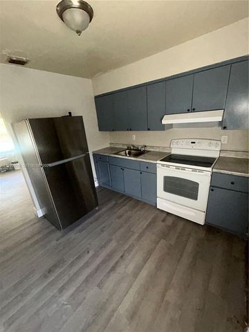 1180 NW 64th St B, Miami, FL 33150