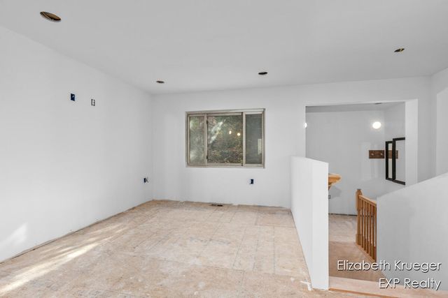 8945 Vergennes Street, Ada, MI 49301