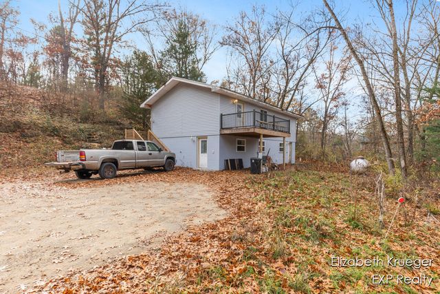 8945 Vergennes Street, Ada, MI 49301