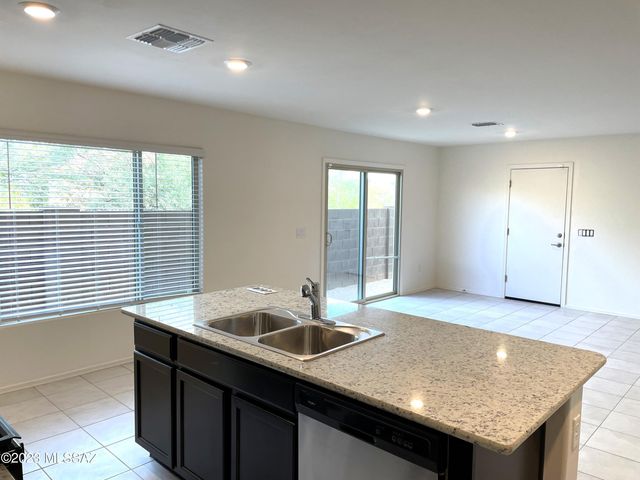 1127 E Cairn Street, Tucson, AZ 85719