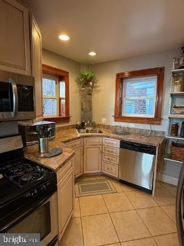 4033 GREENMOUNT AVE, Baltimore, MD 21218