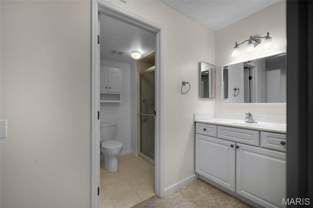 572 Coeur De Royale Drive 107, Creve Coeur, MO 63141