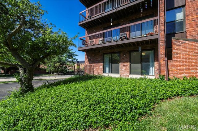 572 Coeur De Royale Drive 107, Creve Coeur, MO 63141