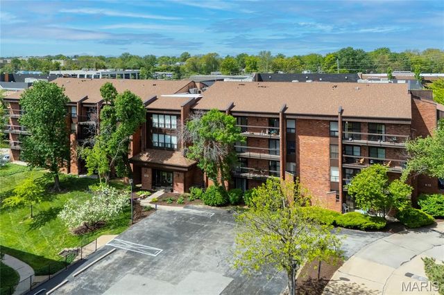 572 Coeur De Royale Drive 107, Creve Coeur, MO 63141